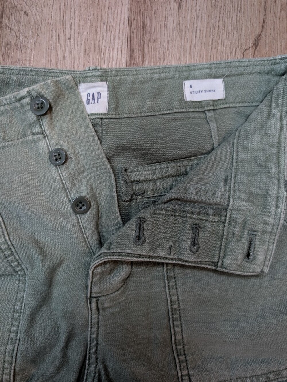 Gap Utility Short - Picture 3 of 8